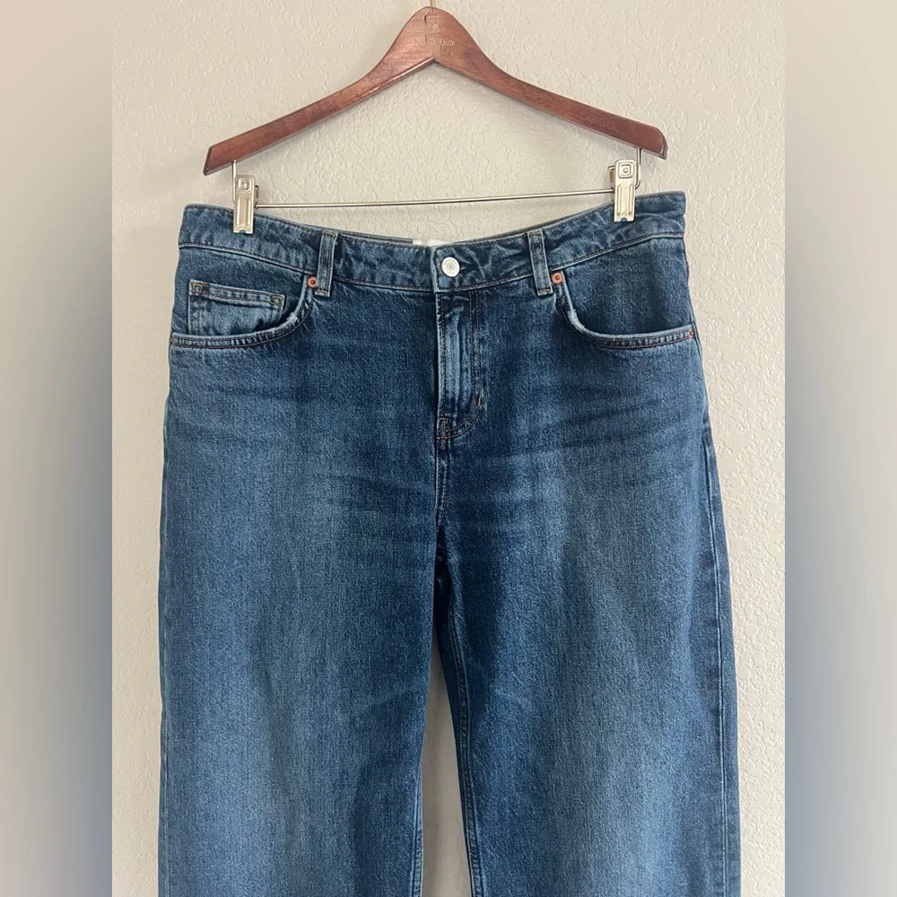 Reformation Charlee Low Rise Straight Leg Short Jeans In Blue Maggiore. Size 30S - Picture 10 of 15